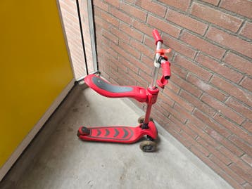 Rode step met zitje voor kinderen