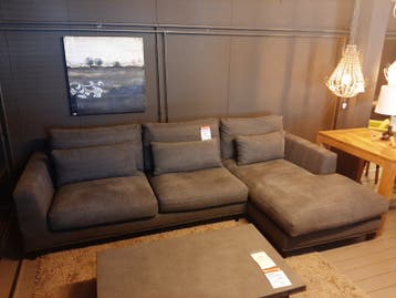 Lounge bank. Merk: room108 (gratis af te halen)