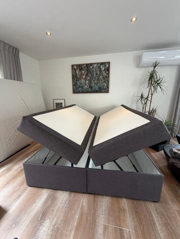 Tweepersoons boxspring met opbergruimte en matras