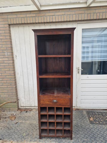 Gratis ophalen. Houten kast met wijnrek met lade en planken