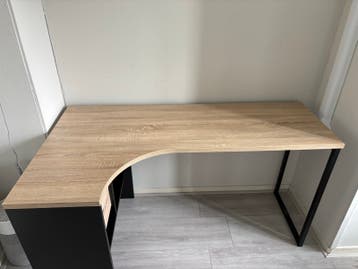 Stevig hoekbureau met gebruikerssporen - gratis af te halen