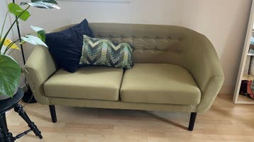 Gratis groene tweepersoonsbank met knopen