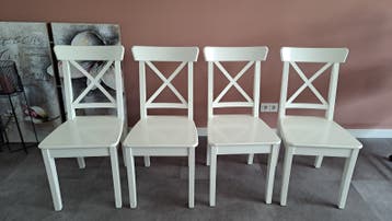 4 witte IKEA stoelen