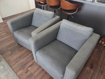 2 grijze comfortabele fauteuils Gratis