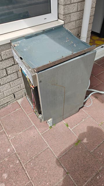 Gratis oud ijzer vaatwasser (voor onderdelen/recycling)