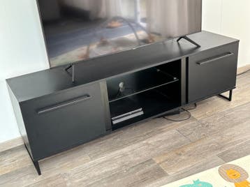 Zwart tv meubel met gebruikerssporen - Gratis af te halen