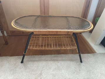 Gratis: Vintage rotan salontafel met glazen blad