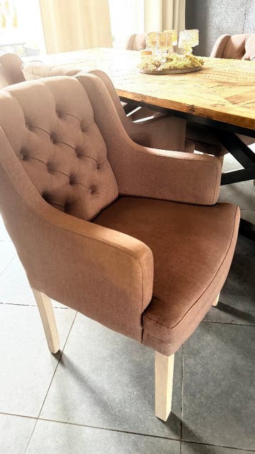 Gratis: 6 nog prima eetkamerstoelen