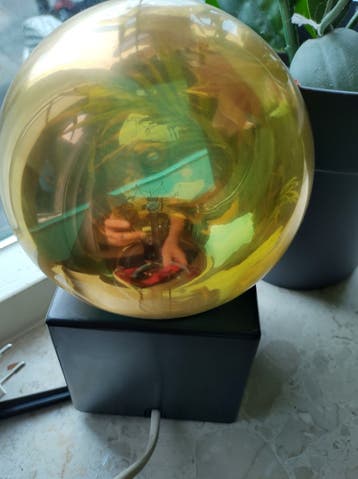 Grote decoratieve gloeilamp met gouden gloed