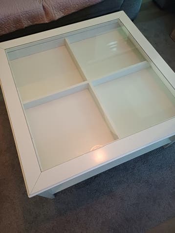 Gratis Ikea salontafel met glasplaat.  93x93x50 cm.