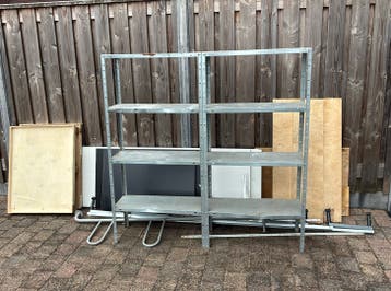Oud ijzer stellingkasten, ijzerrek en hout
