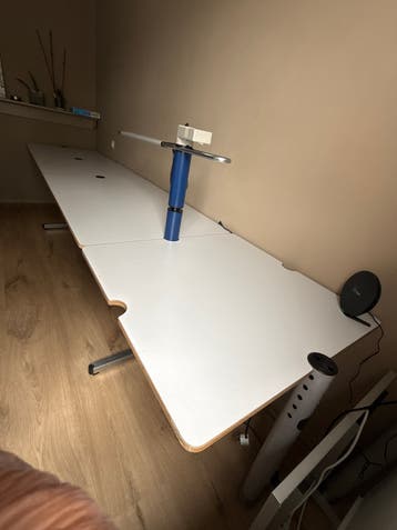 Gispen bureau met kabelgoten Gratis op te halen
