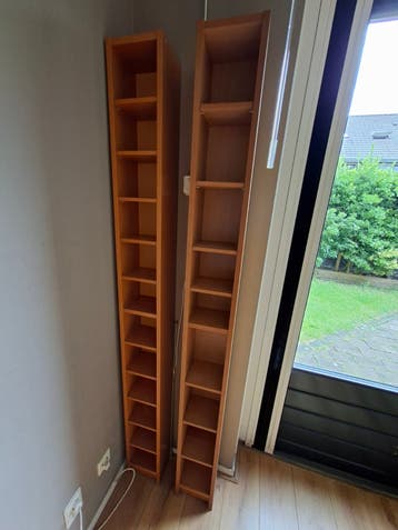 Twee houten CD/DVD kastjes