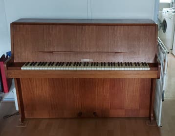 Rippen Piano uit 1961. Je krijgt 25 euro als je hem ophaalt!
