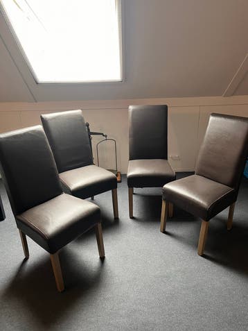 Set van 4 bruine eetkamerstoelen