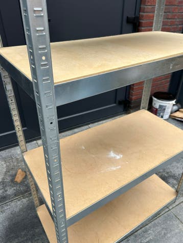 Stelling kast gratis op te halen