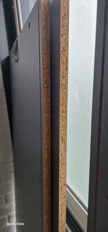 Gratis af te halen: 3 houten panelen / planken (donkergrijs)