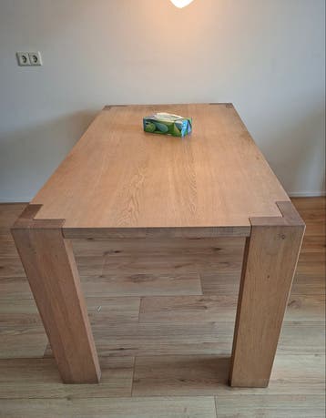 GRATIS dressoir, salontafels, vitrine kastjes en tafel