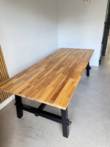 Ikea Eettafel - SKOGSTA - 6/8 persoon