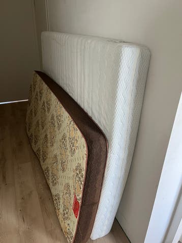 GRATIS afhalen: matrassen (1p + 2p)