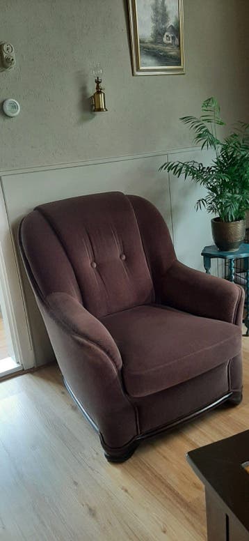 Comfortabele bruine fauteuil in goede staat