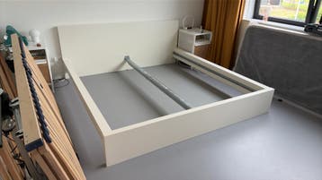 Wit IKEA bedframe (gebruikt, zonder bodems/matras)