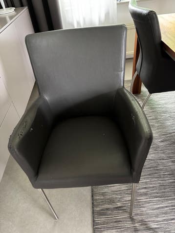 6 Stoelen met beschadigingen - Zelf ophalen