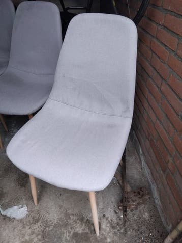 Set van 3 grijze stoelen  GRATIS