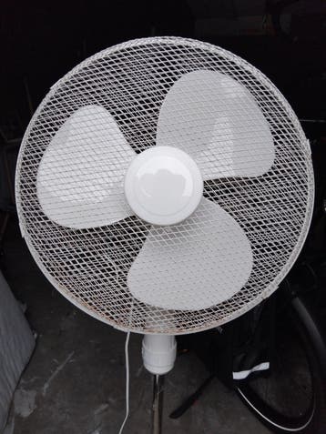 Gratis Witte Statiefventilator - Perfect voor warme dagen