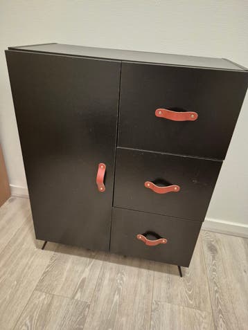 Zwart kastje