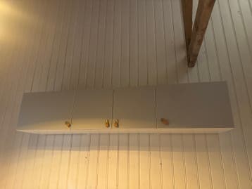 Gratis af te halen: Hang/muurkasten voor kleding/spullen