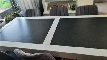 Grote eettafel met bijpassende salontafel - Gratis ophalen