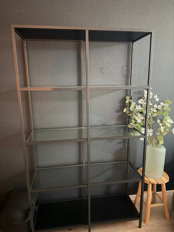 Gratis IKEA stellingkast (gedemonteerd, schroeven missen)