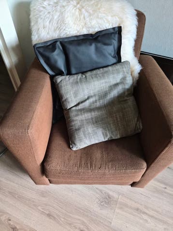 Comfortabele bruine stoffen fauteuil