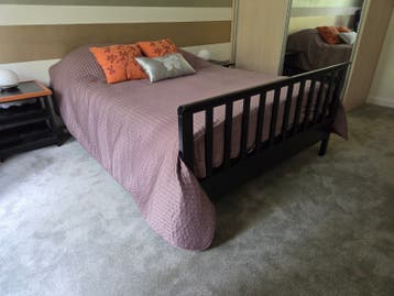 GRATIS Zwart tweepersoonsbed met lattenbodem