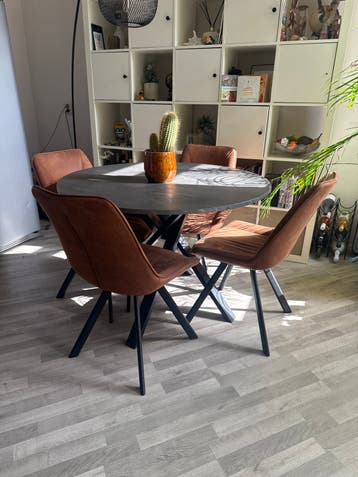 Eettafel met 4 stoelen - Direct op te halen