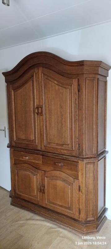 Gratis: Eikenhouten meubels en bankstel in Venlo-Zuid