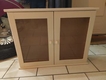 Gratis: klein kastje om op te hangen.