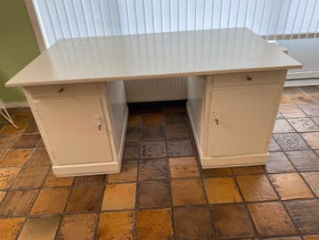 Prachtig antiek wit houten bureau, een blikvanger!