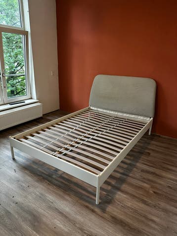 Gratis ophalen ZSM! Bedframe 140x200 uitstekende staat