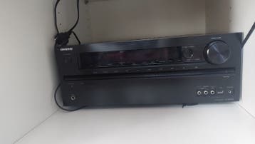 Onkyo versterker werkt niet. Misschien voor onderdelen.