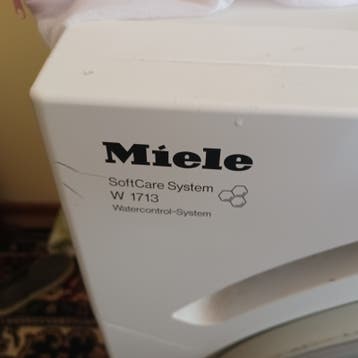 Miele Wasmachine W 1713 voor onderdelen of reparatie( gratis