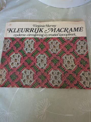 Kleurrijk Macramé: Moderne Vormgeving in Creatief Knoopwerk
