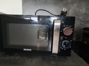 Severin Magnetron - Zwart, Compact en Gebruiksvriendelijk