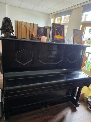 Zwarte piano, ideaal voor beginners of decoratie