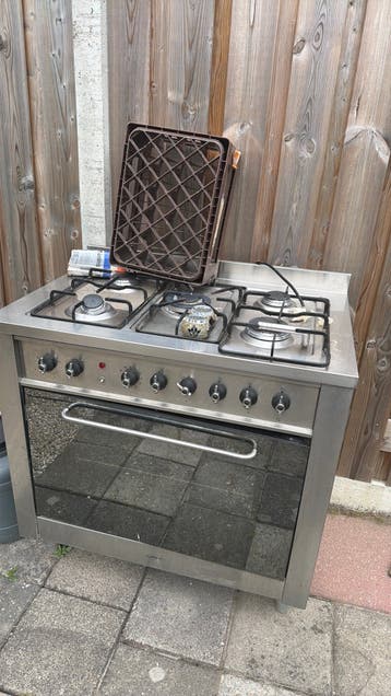 Indesit fornuis oud en kapot gratis afhalen