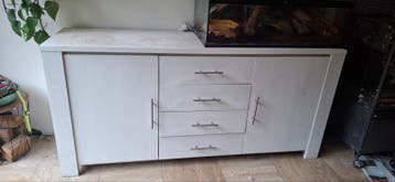 Zeer degelijk dressoir - opknapper - GRATIS