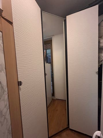 Gratis - Drie-delige ikea hoekkast met spiegeldeur