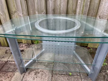 Glazen tv tafel.  Gratis ophalen