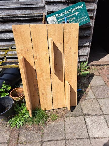 mooi steigerhouten wandrek. gratis op te halen. 1